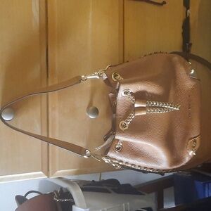 Michael Kors cross body bucket bag with gold chain detail